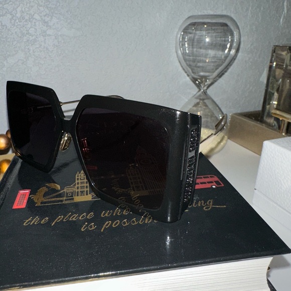 DIOR Chic Black Sunglasses - Picture 1 of 4